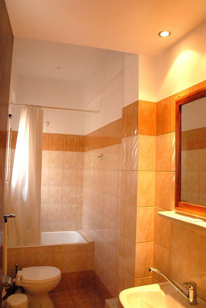 Vienna Hotel Афины Экстерьер фото