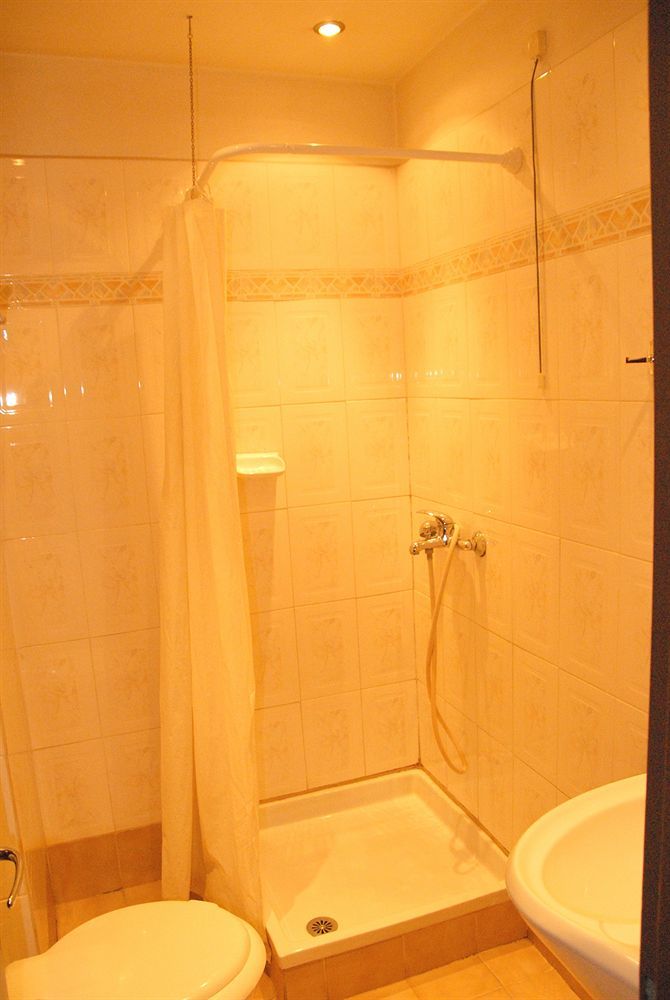 Vienna Hotel Афины Экстерьер фото