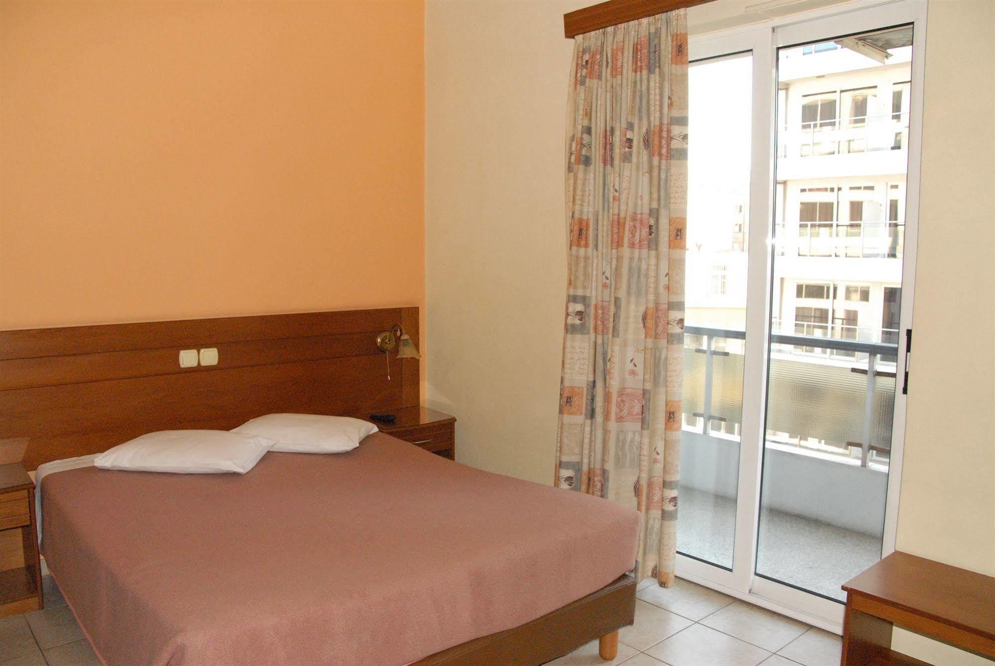 Vienna Hotel Афины Экстерьер фото