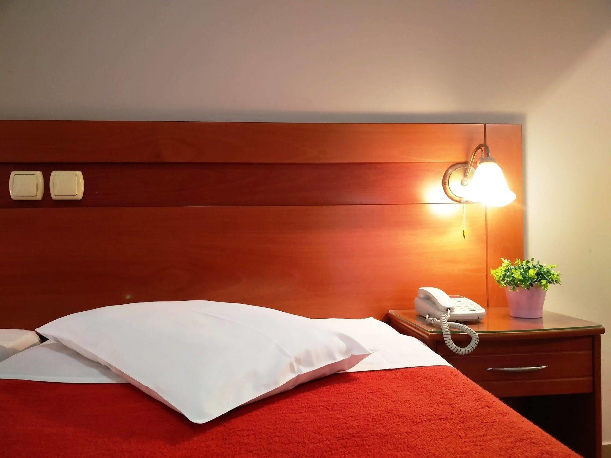 Vienna Hotel Афины Экстерьер фото