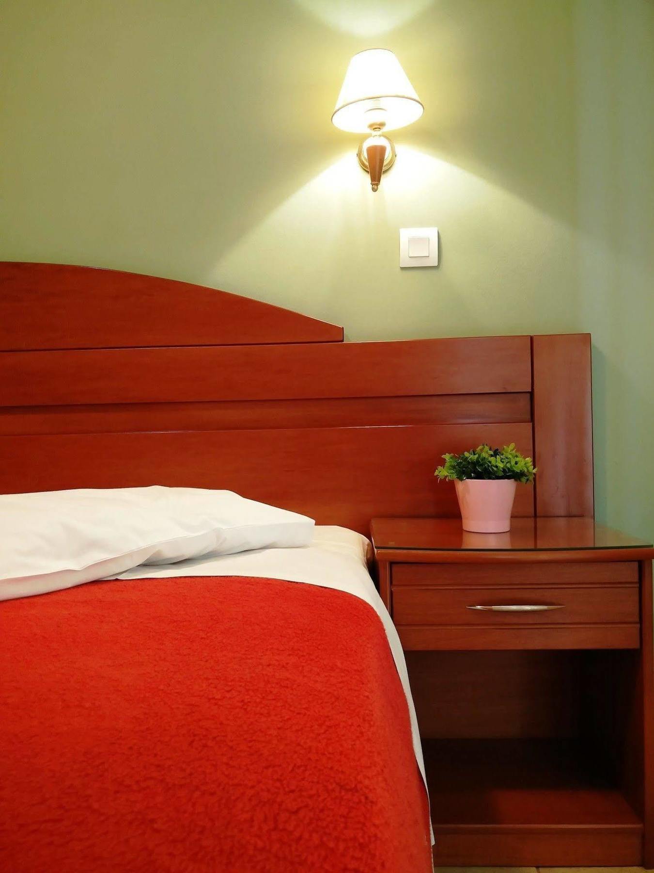 Vienna Hotel Афины Экстерьер фото