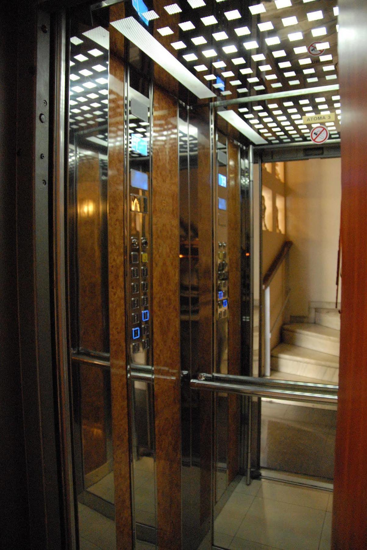 Vienna Hotel Афины Экстерьер фото