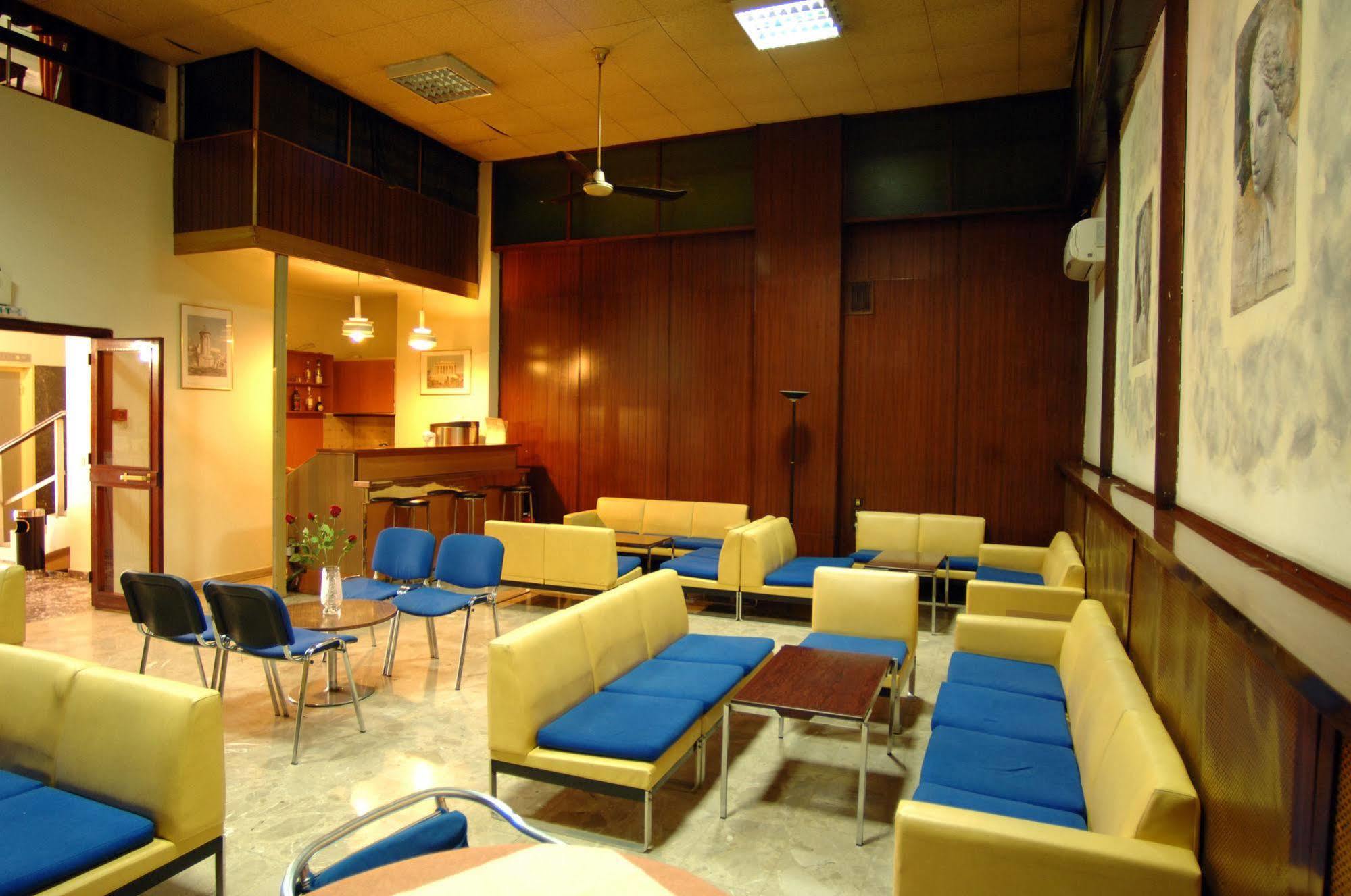 Vienna Hotel Афины Экстерьер фото
