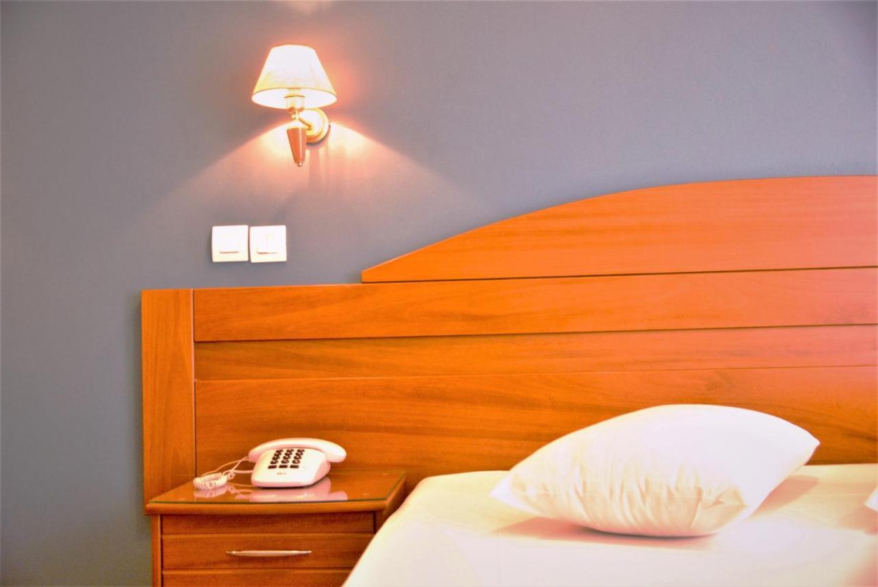 Vienna Hotel Афины Экстерьер фото